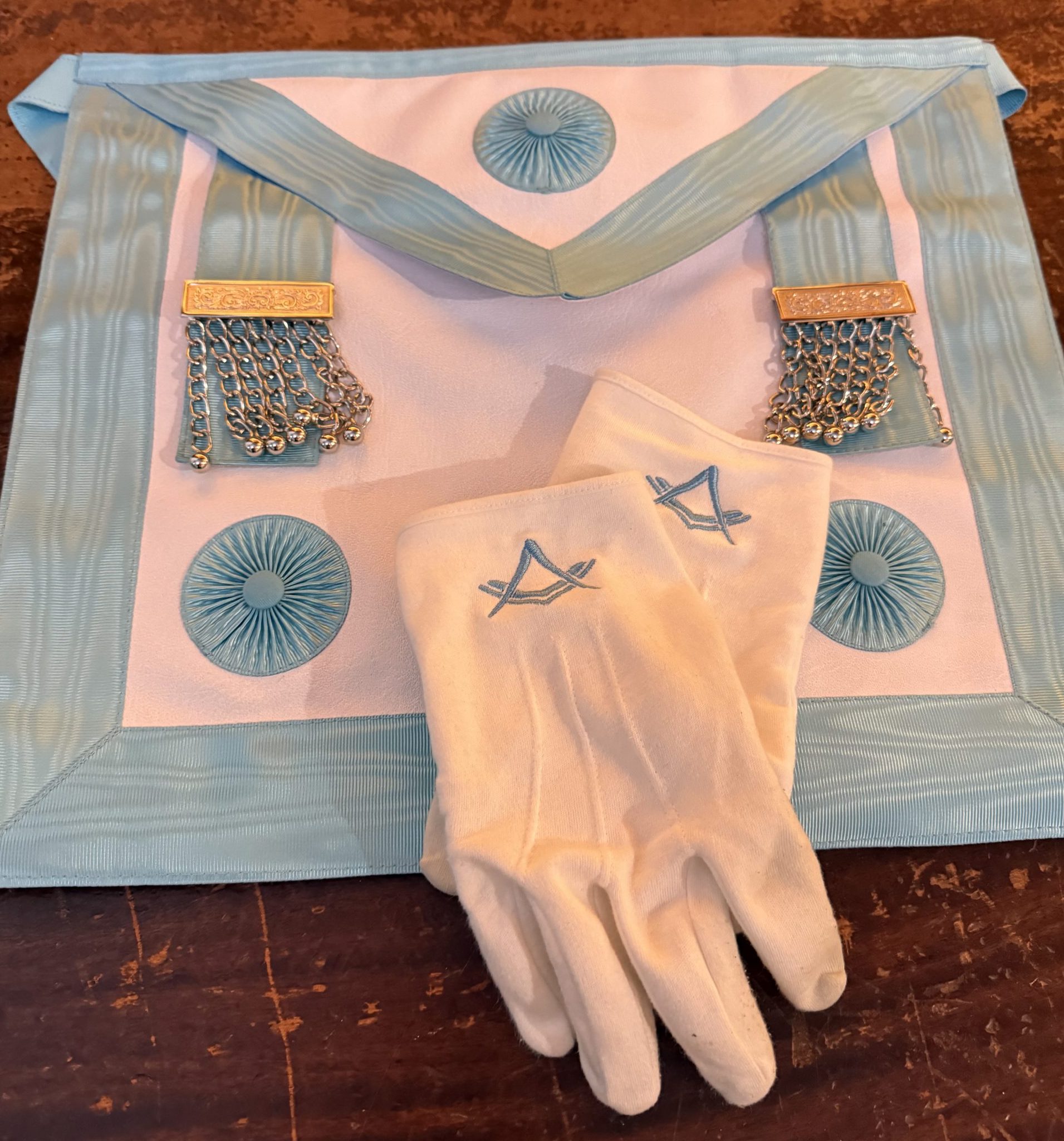 An image of a Master Mason's Apron and Gloves
